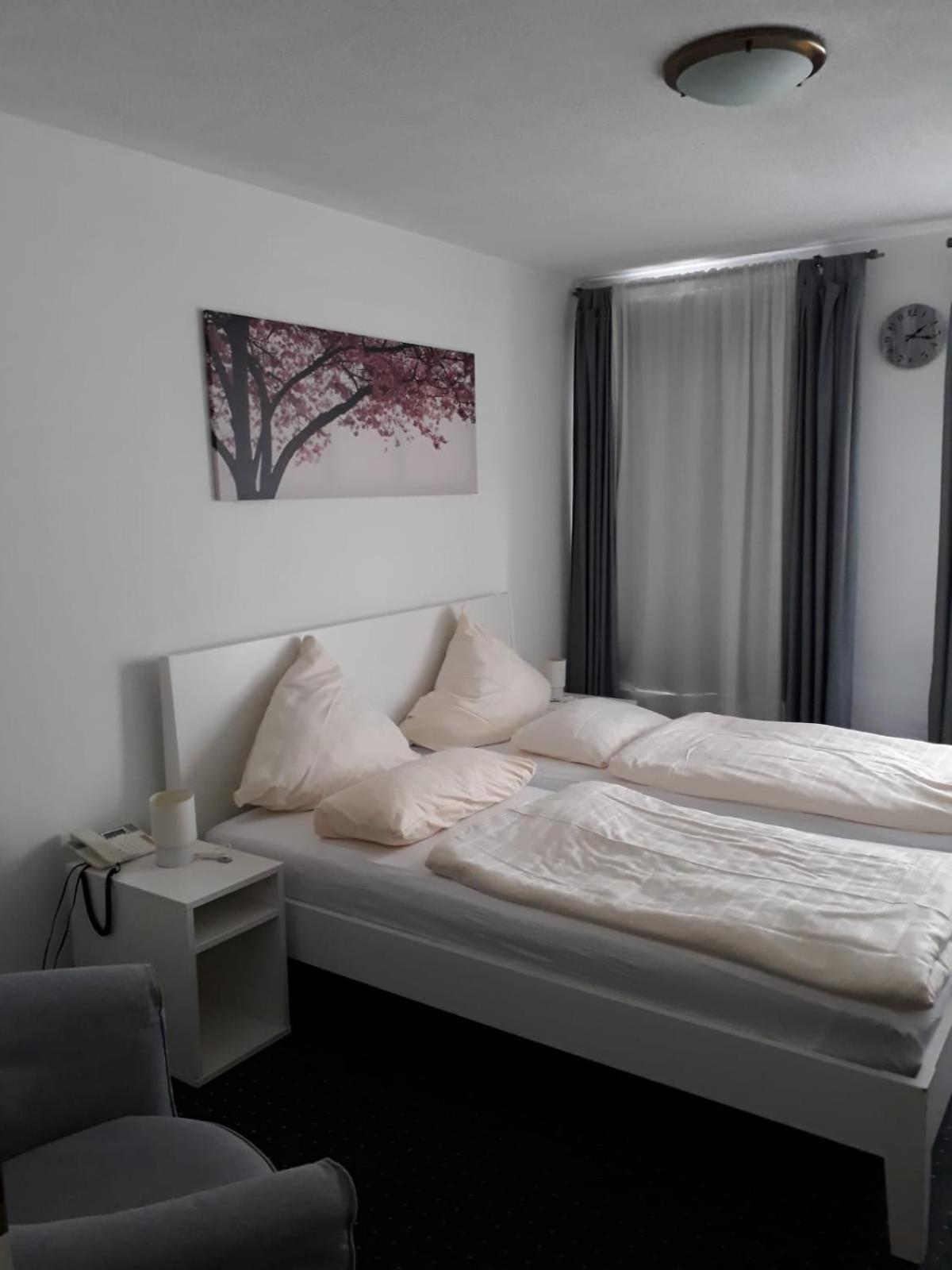 Hotel Restaurant Adria Kroatien Bad Ems Exterior photo